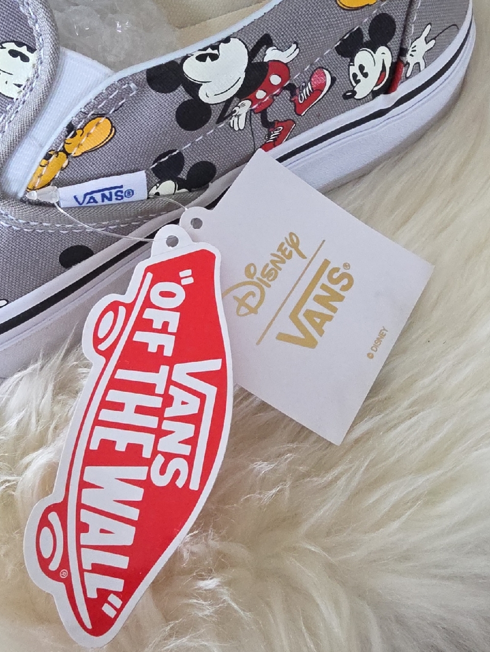 Adorable NWT IOB Disney Vans Mickey Mouse Gray Skater Slip-ons π©Άπβ€οΈ - Picture 7 of 16